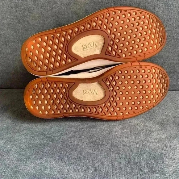 Unisex Black & White Vans Lowland Comfycush Leather Flying V Logo Low Top Shoes - Picture 8 of 10